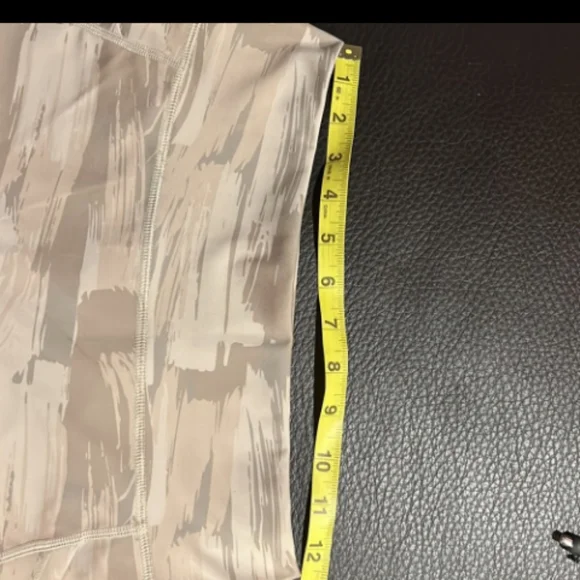 Alphalete Camo High-Waist Leggings and Crop Top Set - Light Gray & Cream - Picture 6 of 7